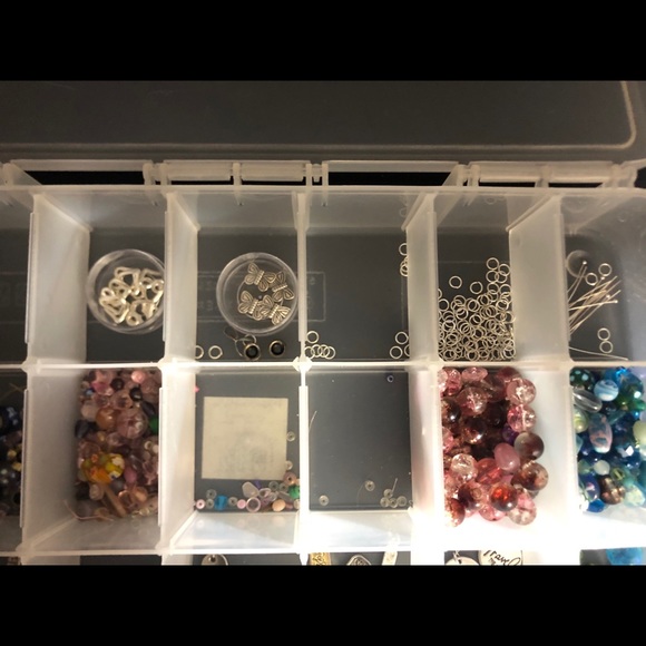 Huge lot of jewelry making accessories - Picture 10 of 10
